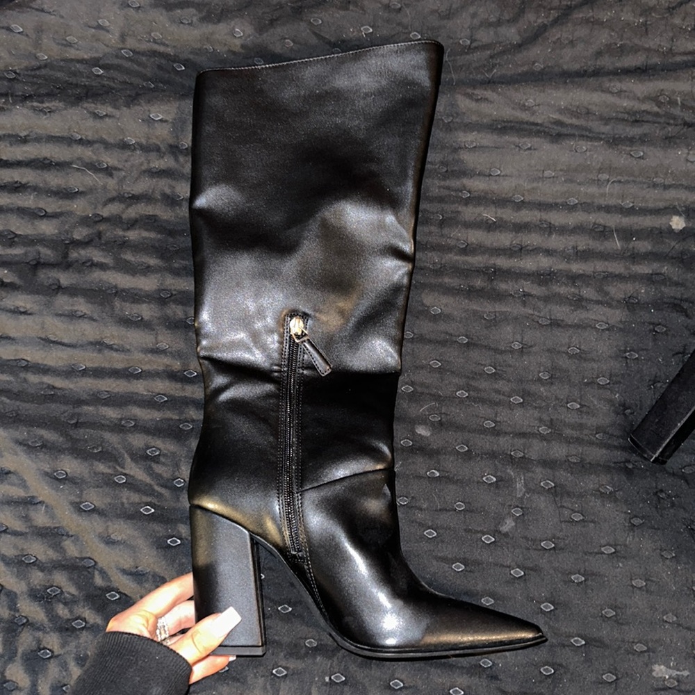Leather JLO heel boots. Worn very few times in good condition, no scratches.